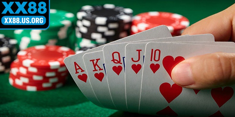 Ứng dụng thứ tự bài poker trong chiến thuật chơi
